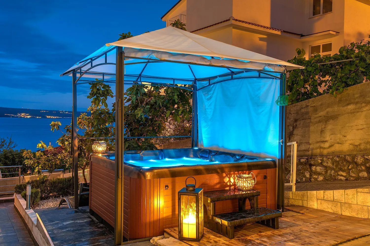 Renoviertes Apartment Nur 150 Meter Zum Strand Mit Jacuzzi, Meerblick, Pool, Billardtisch Dramalj