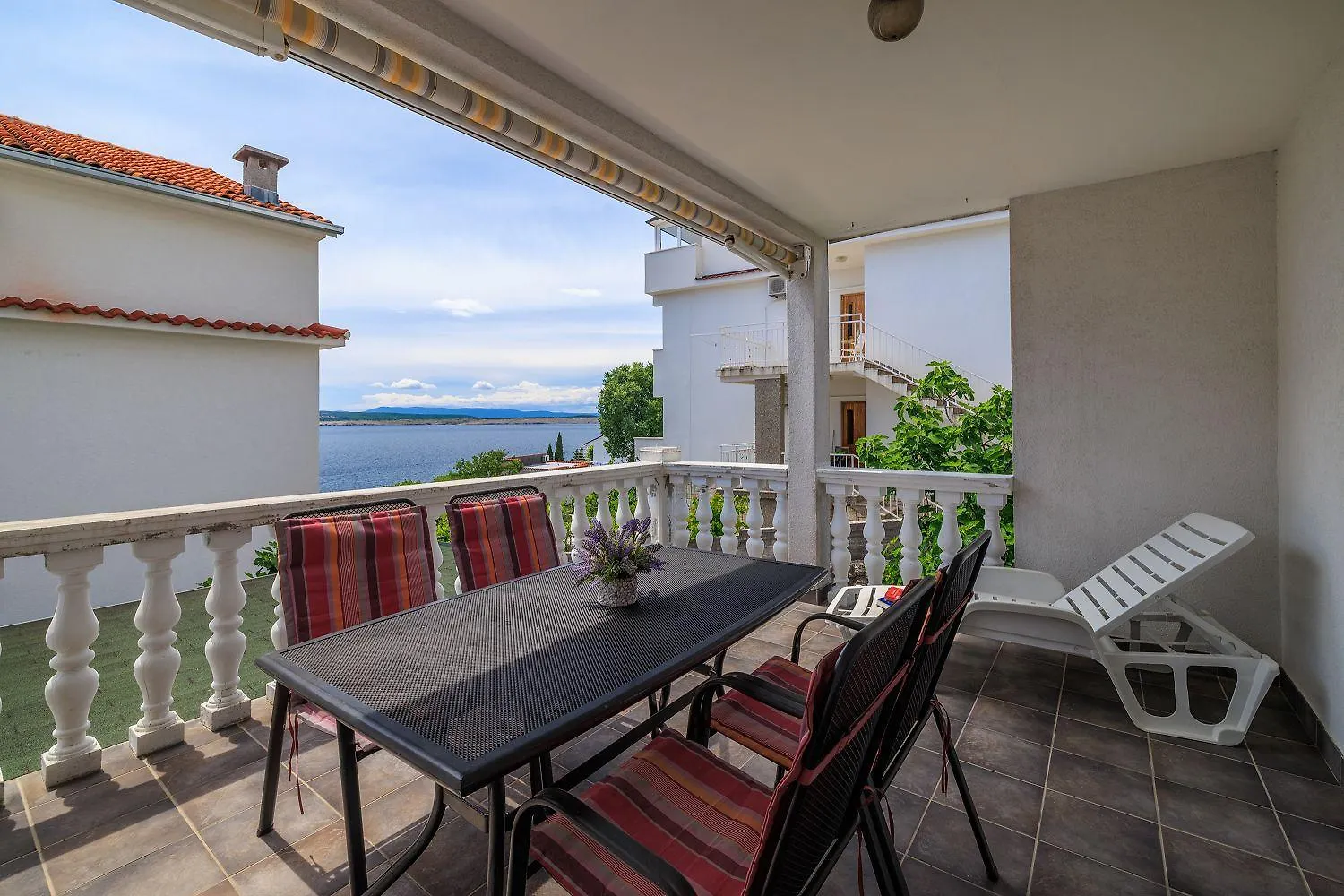 Renoviertes Apartment Nur 150 Meter Zum Strand Mit Jacuzzi, Meerblick, Pool, Billardtisch Dramalj
