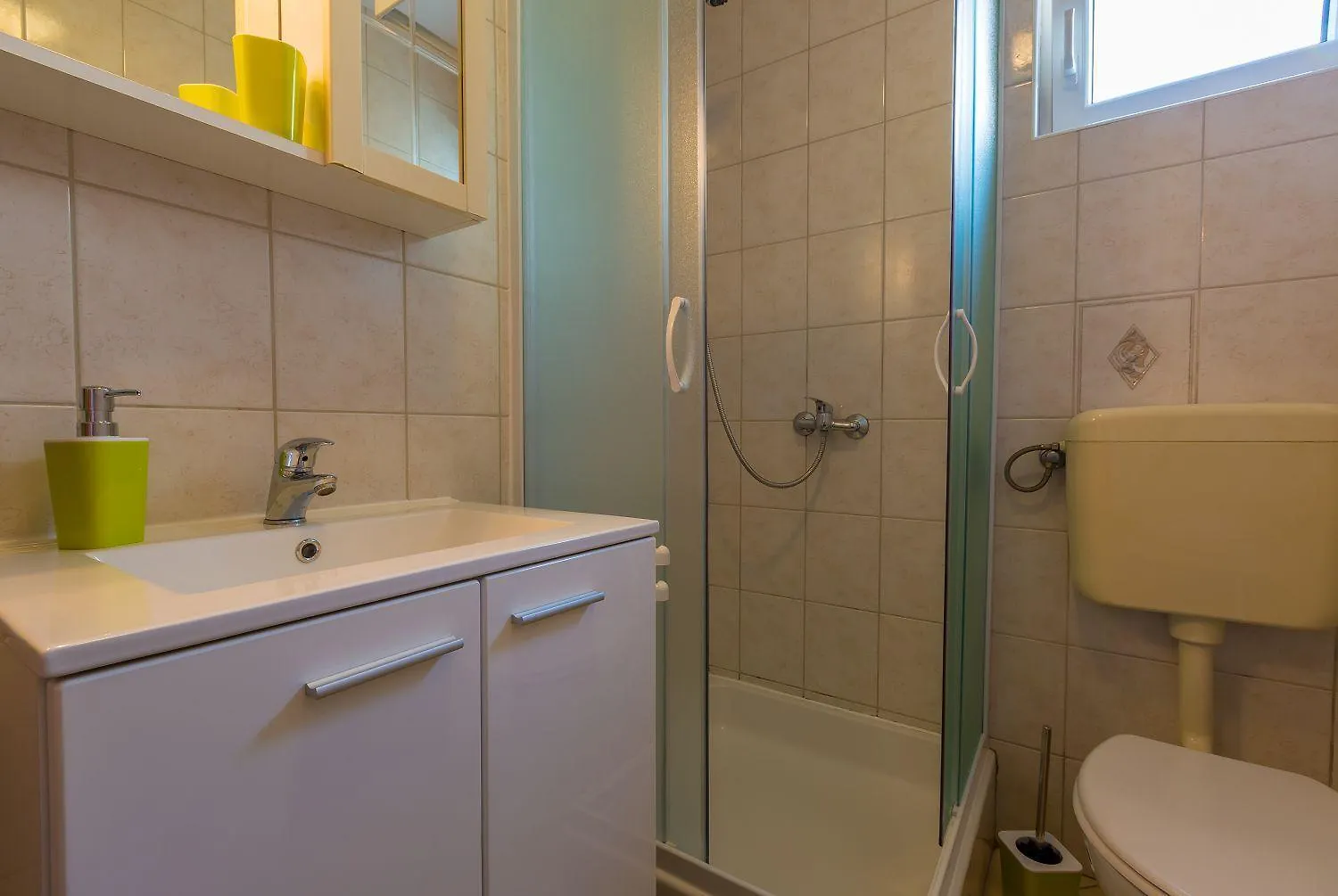 Renoviertes Apartment Nur 150 Meter Zum Strand Mit Jacuzzi, Meerblick, Pool, Billardtisch Dramalj