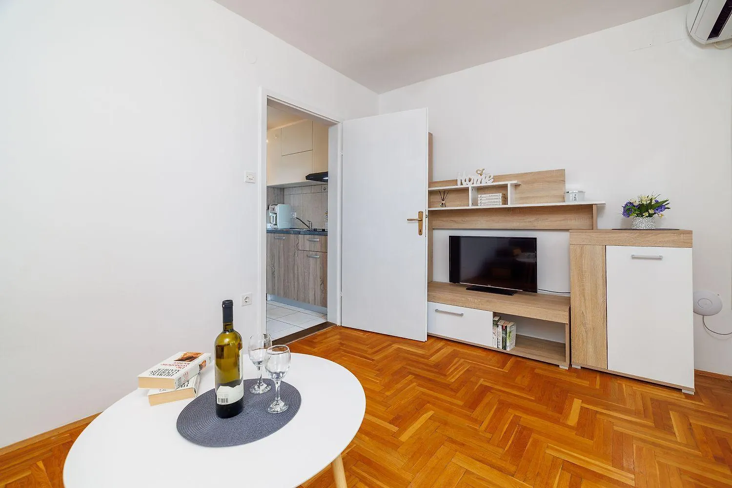 Renoviertes Apartment Nur 150 Meter Zum Strand Mit Jacuzzi, Meerblick, Pool, Billardtisch Dramalj
