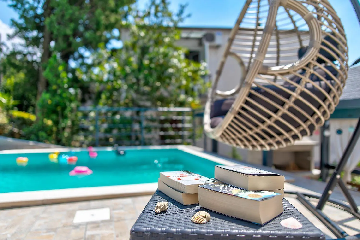 Renoviertes Apartment Nur 150 Meter Zum Strand Mit Jacuzzi, Meerblick, Pool, Billardtisch Dramalj