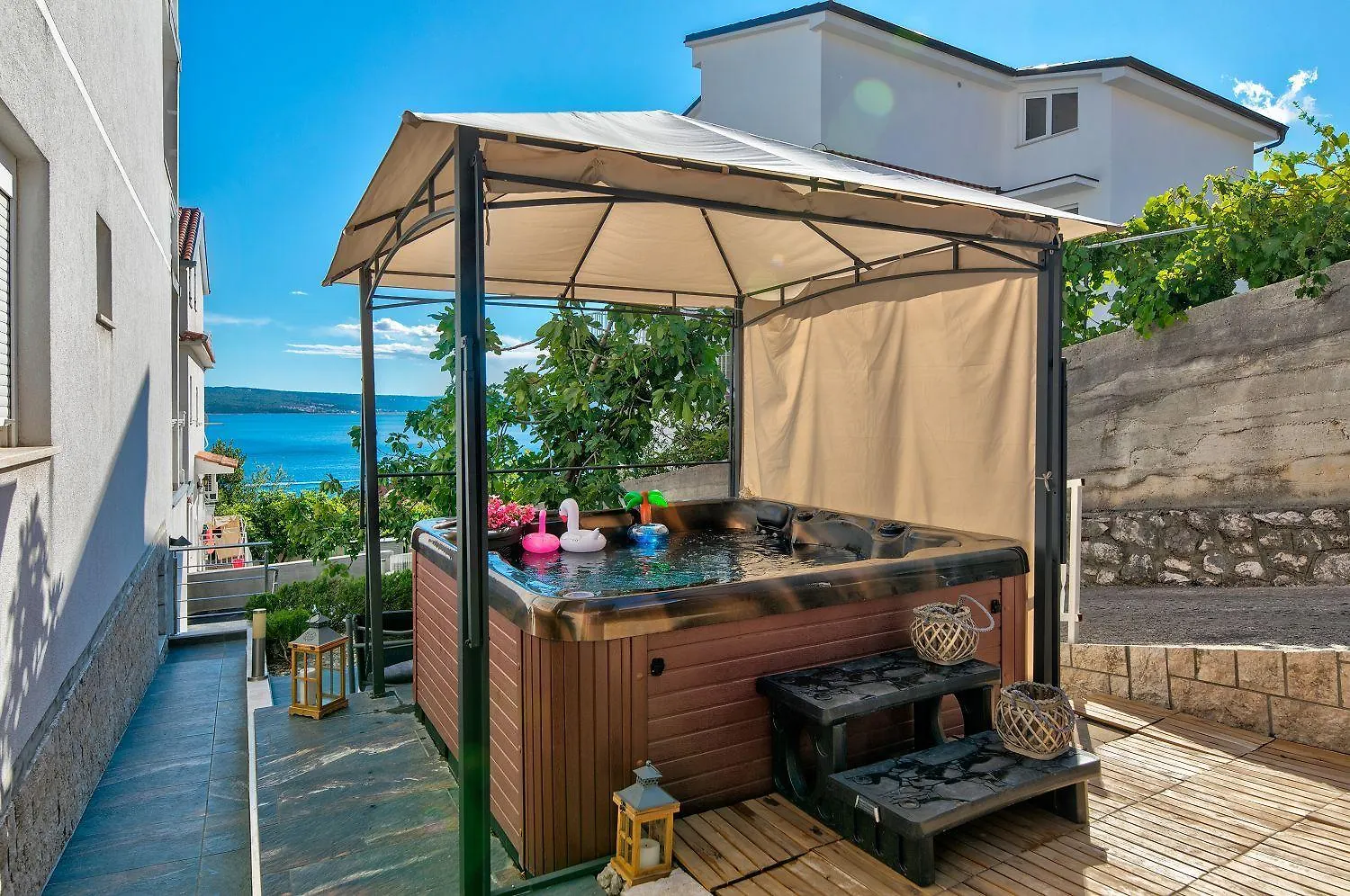 Renoviertes Apartment Nur 150 Meter Zum Strand Mit Jacuzzi, Meerblick, Pool, Billardtisch Dramalj