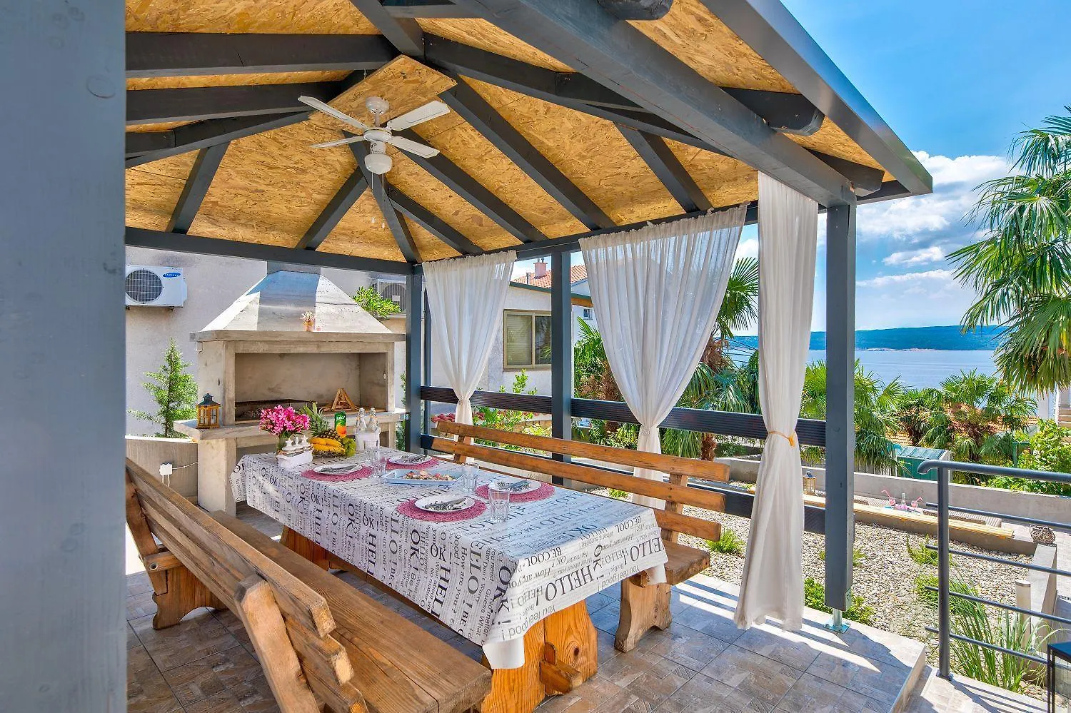 Renoviertes Apartment Nur 150 Meter Zum Strand Mit Jacuzzi, Meerblick, Pool, Billardtisch Dramalj
